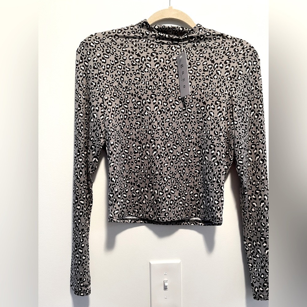 Gaze Size S Womens leopard top NEW
